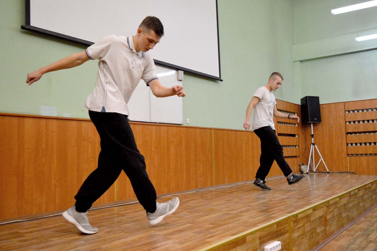 Review-Competition of Amateur Performances at the Faculty of Militia